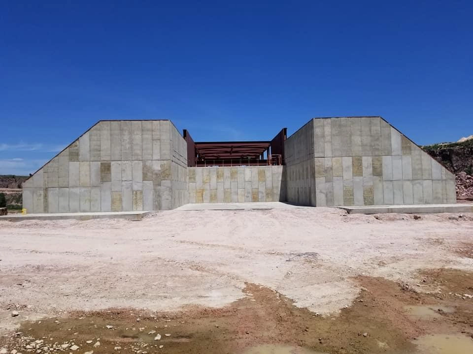 Castlerock concrete crew on an industrial pour